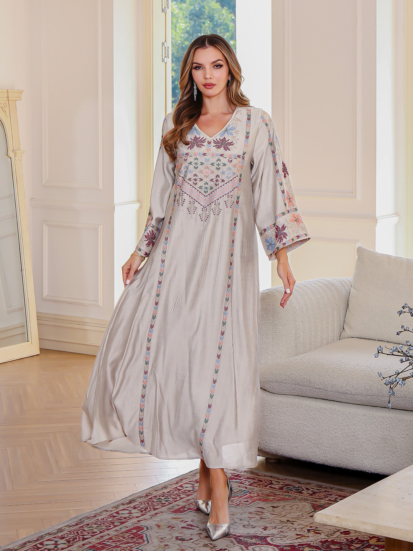 Muslim elegant dress Middle Eastern women's clothes abaya embroidered robe Dubai women's wholesale